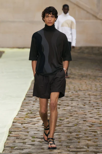 Look 48